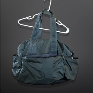 Adidas gym / traveler bag - three stripe life weekender